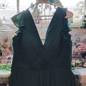 Elegant Green V-Neck Dress